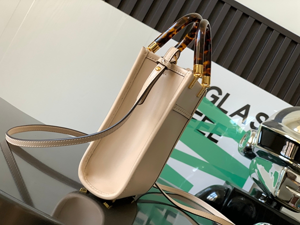 スーパーコピーブランドバッグ背面デザイン